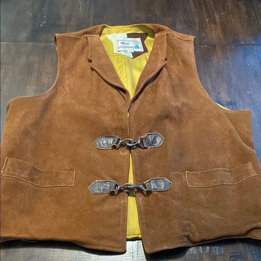 Men’s Vintage Western Suede Vest Size 42 with metal clasp gold lining